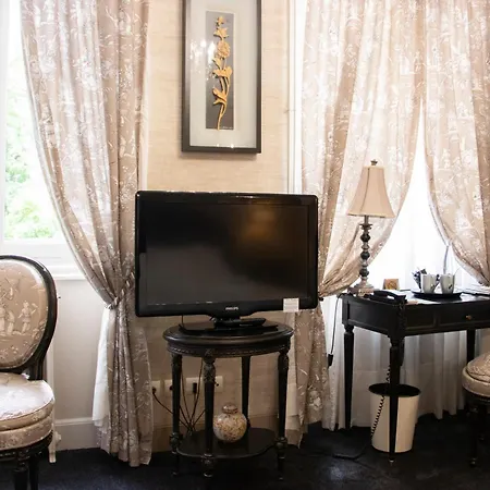 Le Clos De Bourgogne Hotel 4*