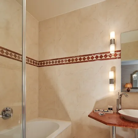 Le Clos De Bourgogne Hotel